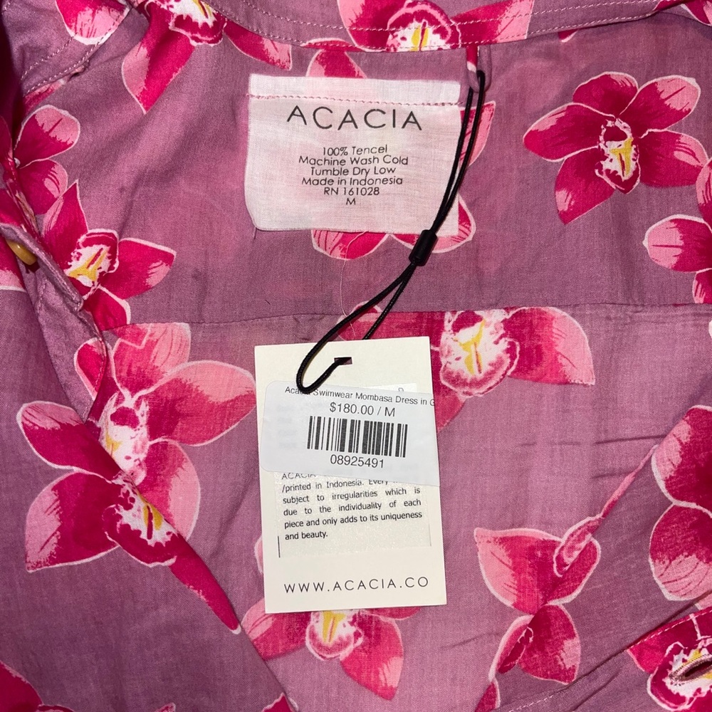 NWT Acacia Mombasa GILI 🎀Medium